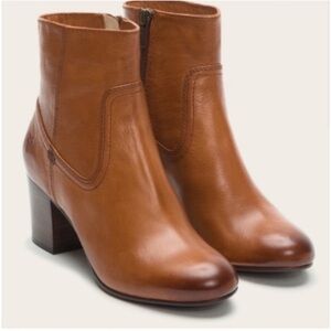 Frye Stella Zip Short Ankle Boots - WHISKEY